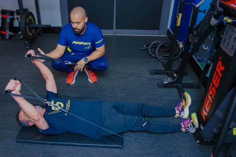 Sessão de fisioterapia na Clínica Pro Esporte
